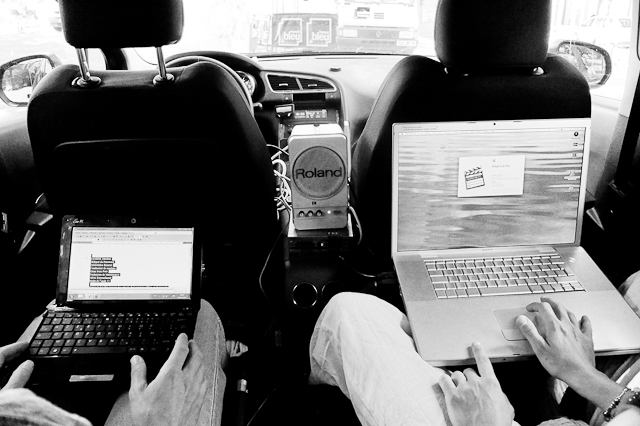 Frederic Bernhaim et Christelle Chabaud montent le sujet TF1 dans la voiture pendant la feria de Béziers