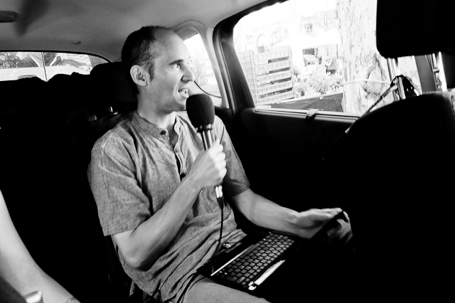 Frederic Bernhaim et Christelle Chabaud montent le sujet TF1 dans la voiture pendant la feria de Béziers